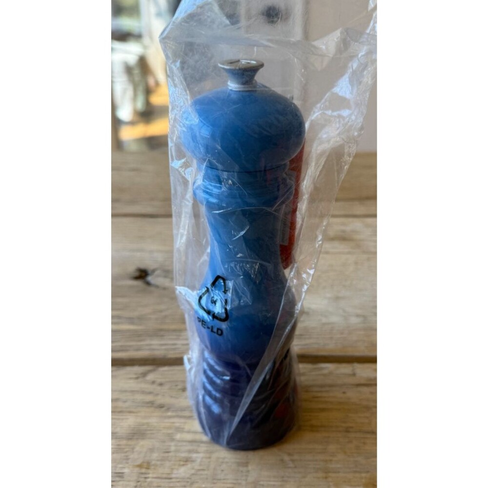 Le Creuset Acrylic Classic Manual Pepper Mill 8 in Azure Blue NEW
